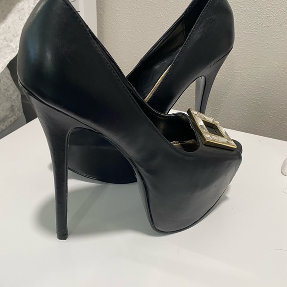Shoe Dazzle Black Heels with Gold Accent - Picture 1 of 6